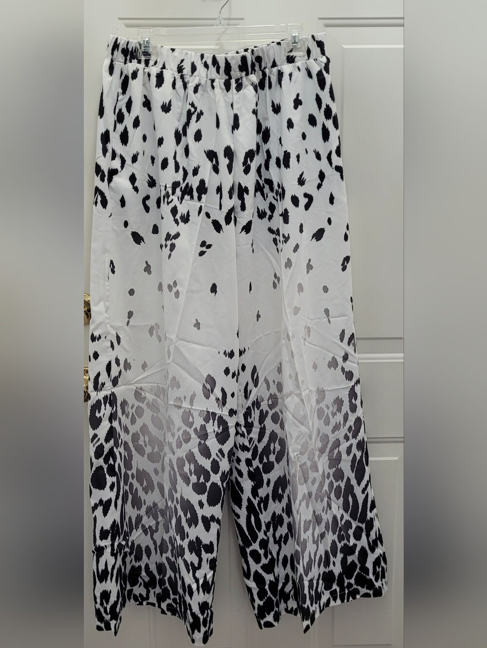 NWOT.Women’s Plus 2XL Wide-Leg Pants Animal Print Elastic Waist White Black Gray